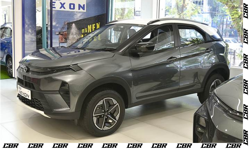 Tata Nexon with Panoramic Sunroof Priced from Rs 13.60 Lakh – All Variants and Details